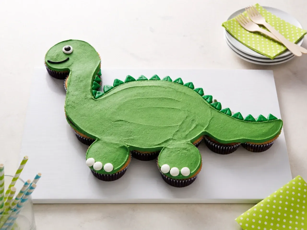 Easy cupcake pull-apart dinosaur cake shaped as a brontosaurus