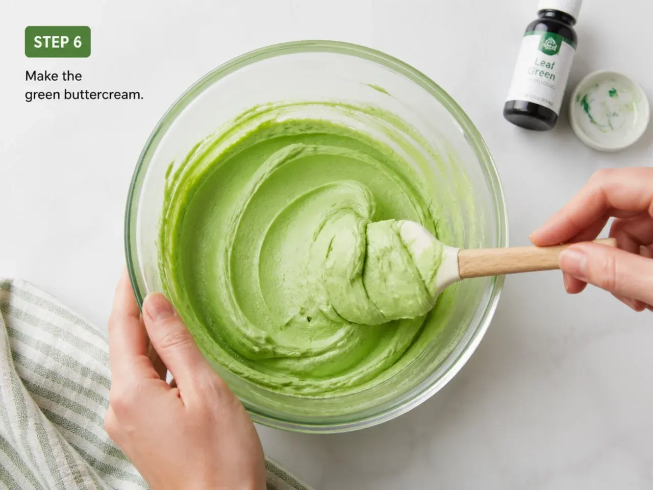 dinosaur cupcakes — step 6: make the green buttercream