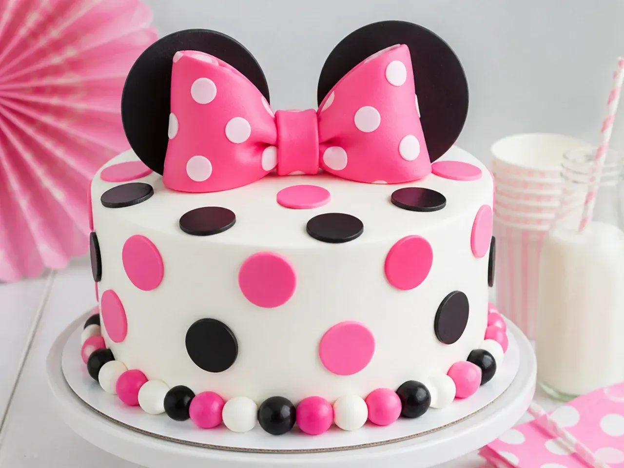 Gumball polka dot Minnie Mouse party cake with candy melt bow