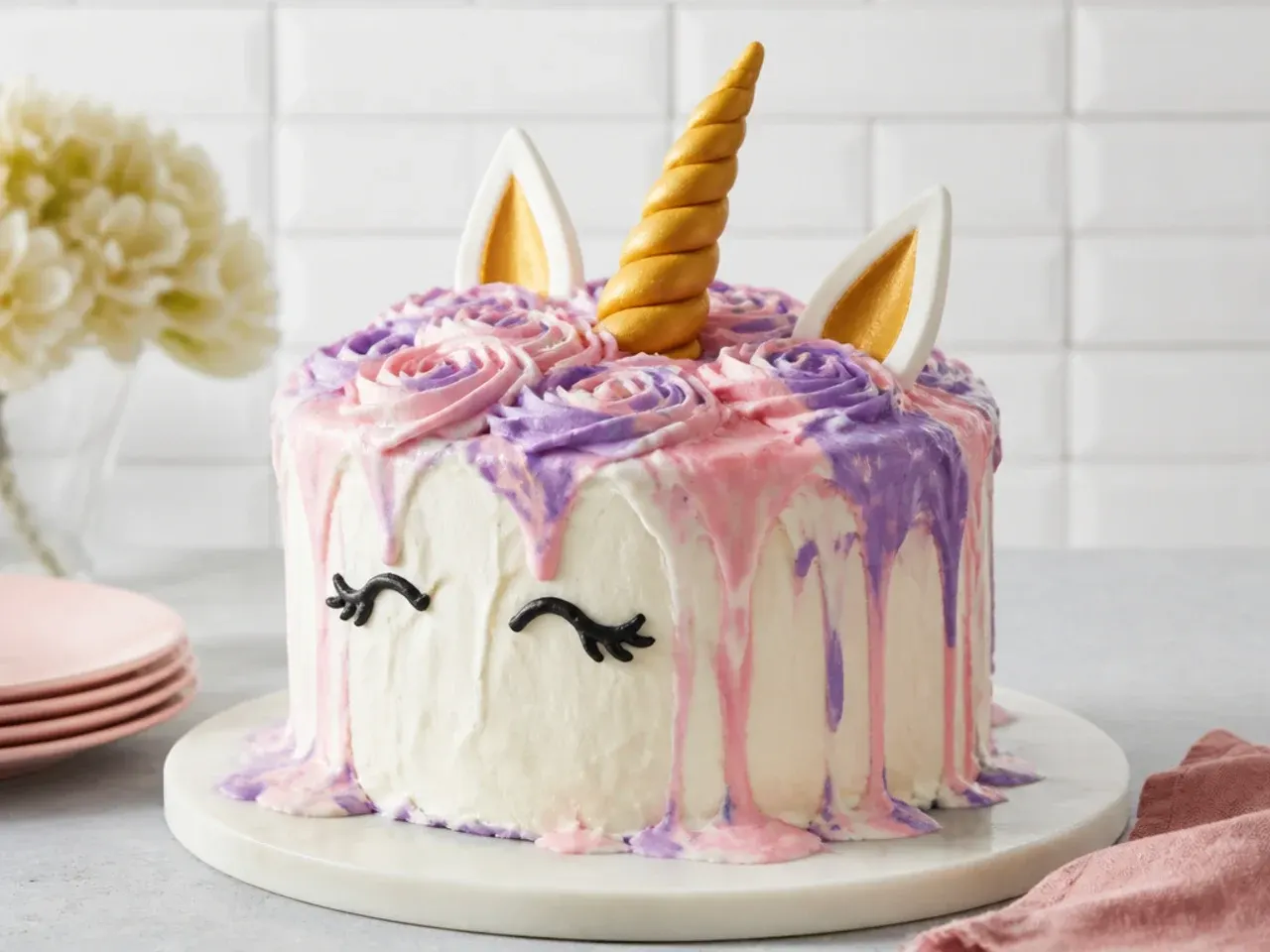 Common unicorn cake mistakes to avoid including melting buttercream and soft fondant horn
