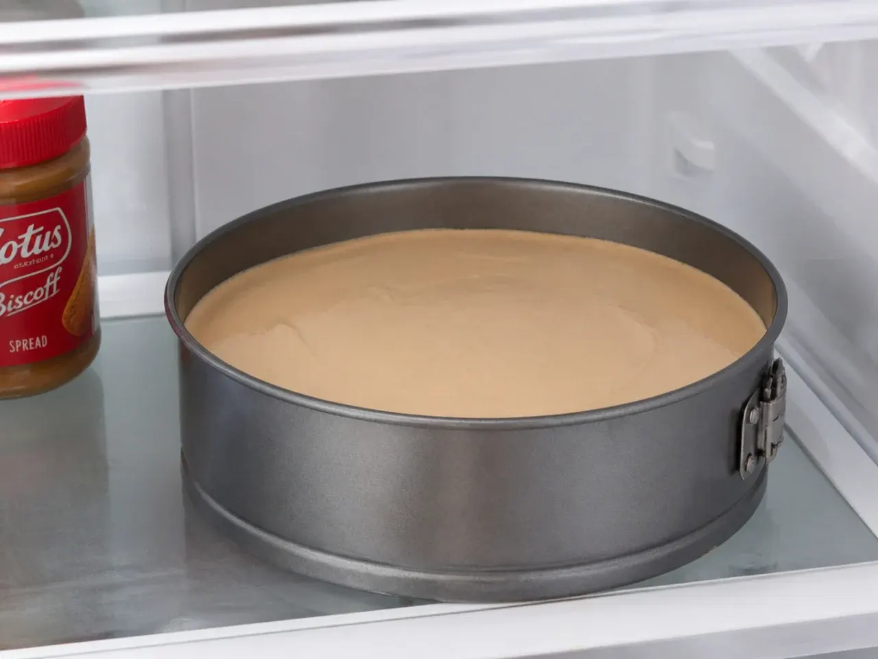 no bake biscoff cheesecake — step 5: chill until set