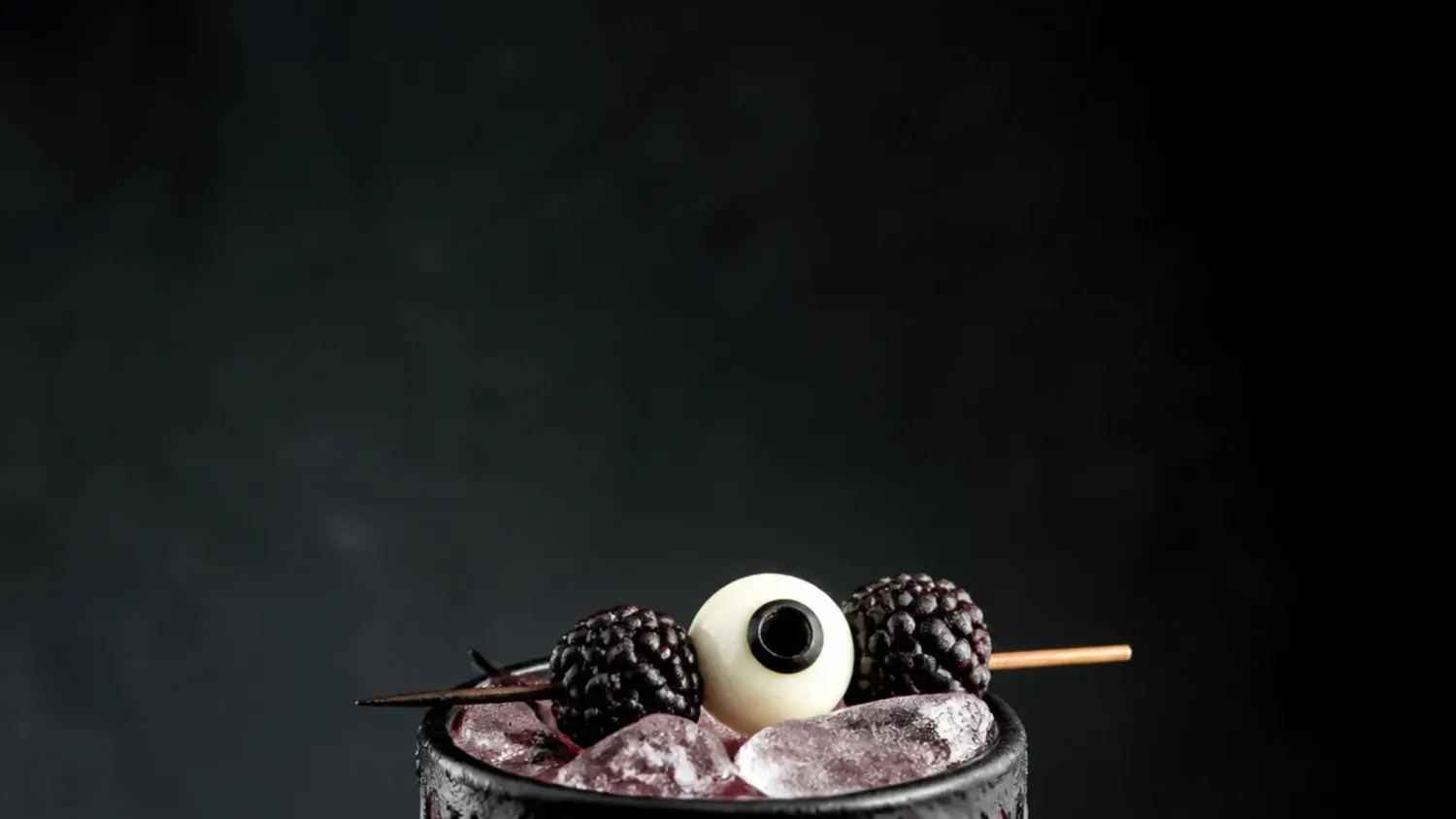 25 Easy Halloween Drinks Anyone Can Make