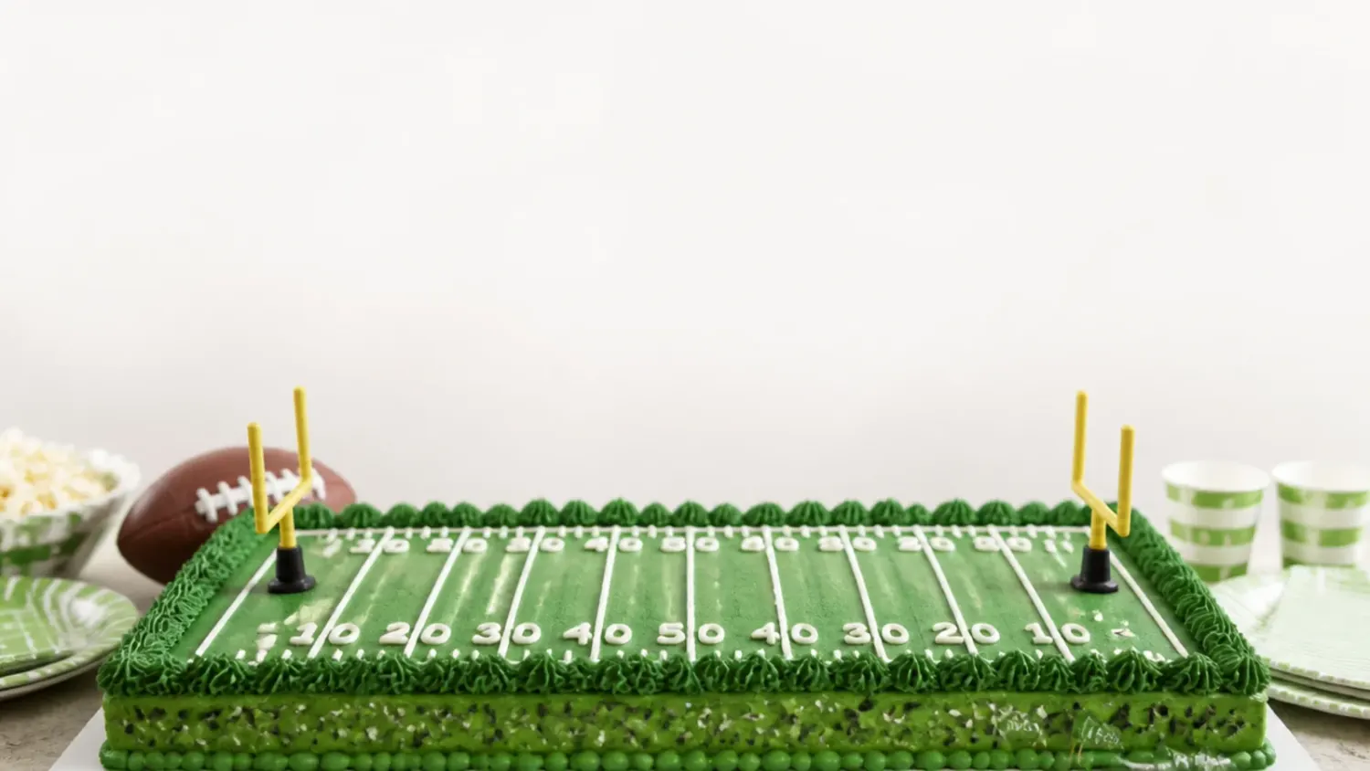 15 Stunning Football Field Cake Ideas