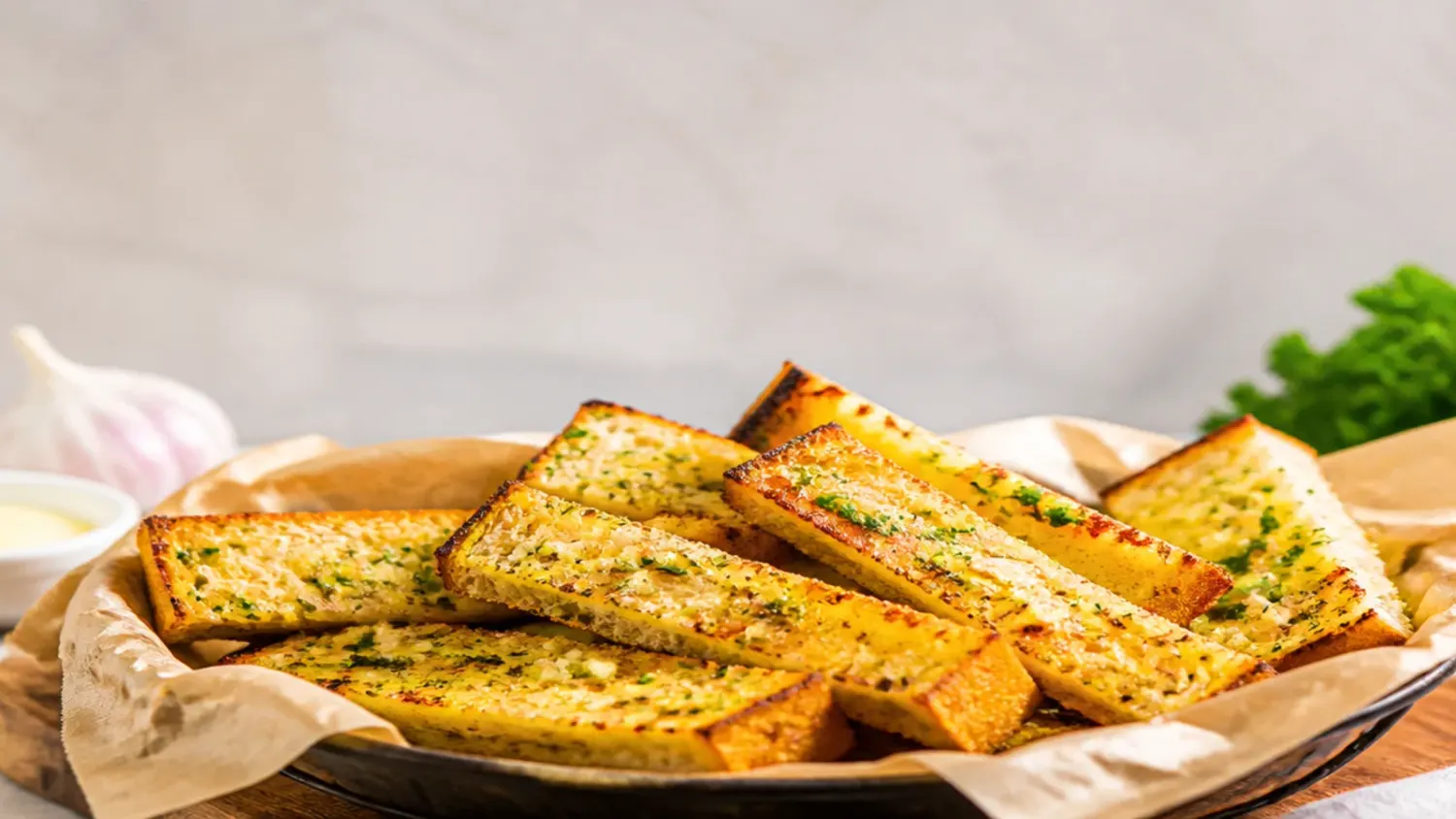25 Garlic Bread Recipes My Family Always Requests