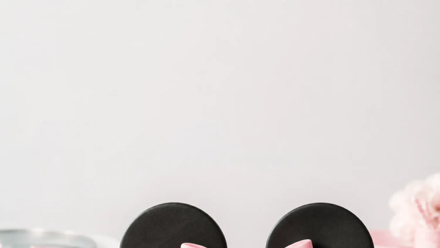 7 Steps to a Cute Minnie Mouse Fondant Cake