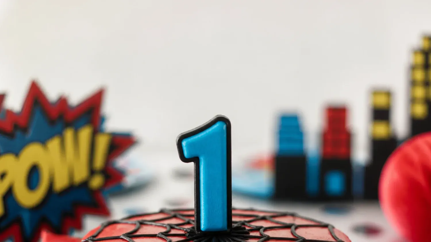 15 Cute Spiderman Smash Cakes for 1st Party