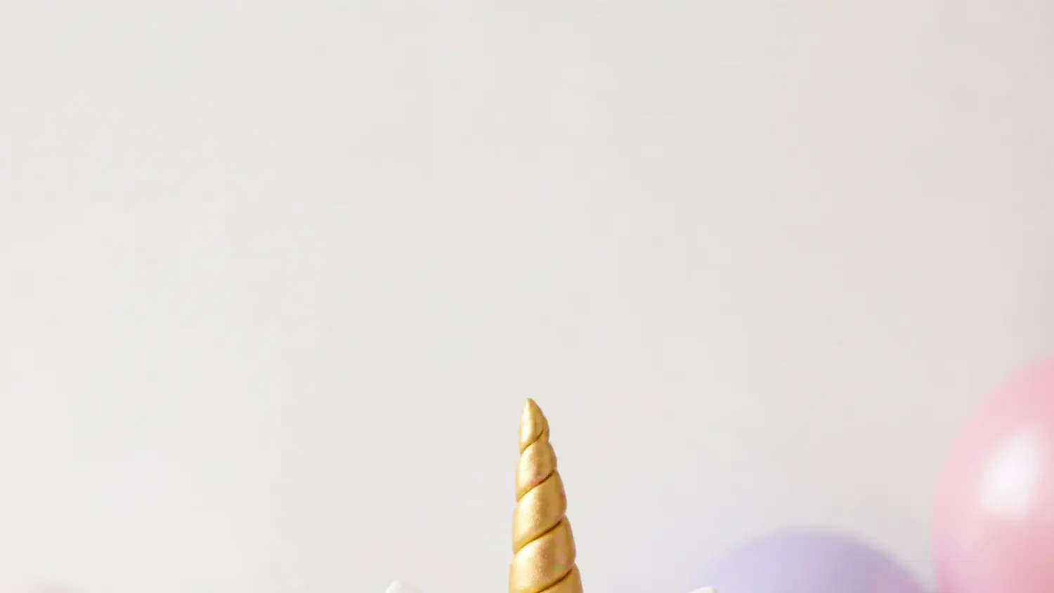 15 Cute Unicorn Smash Cakes for 1st Party